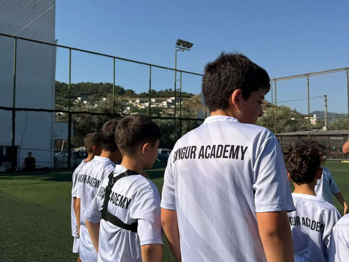 Antrenman öncesi toplanan sporcular